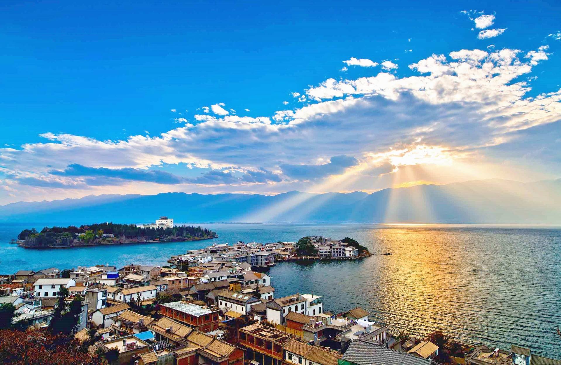 大理自駕兩日游，來一場一路向西的治愈旅行。你確定不來洱海吹吹秋天的風(fēng)嗎？